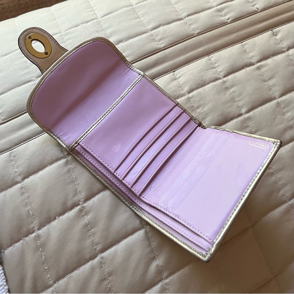 Coach Legacy Gold Turlock Small Wallet with pink lavender leather lining - Picture 2 of 5